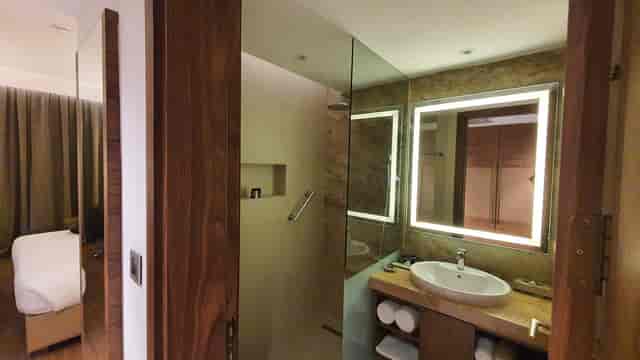 Modern hotel bathroom with glass shower, ideal for luxury events at Emara Ole Sereni.