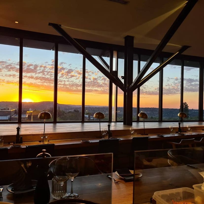 Private dining room with sunset view, ideal for corporate events and networking dinners.
