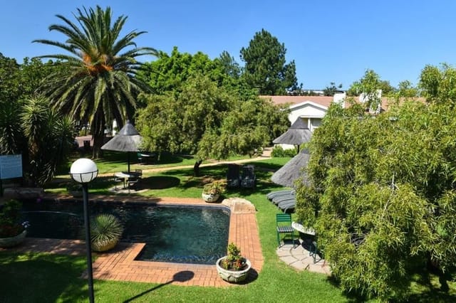 Serengeti 2: serene outdoor event space with lush greenery for meetings and retreats.