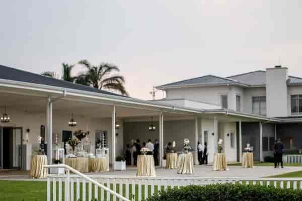 Elegant Mudd Hut venue with gold tablecloths, perfect for outdoor meetings or receptions.