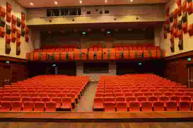 Performing arts theater
