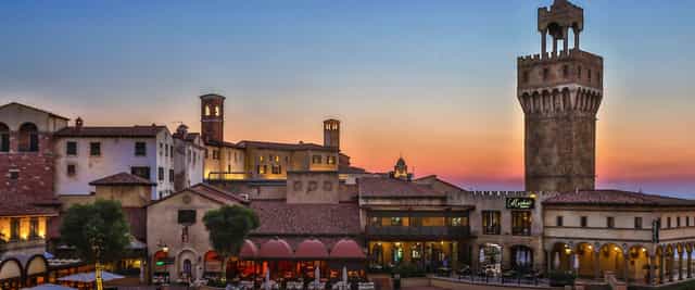 La Toscana venue in Montecasino, ideal for weddings and outdoor events at sunset.