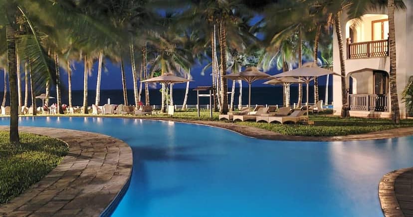 Pate Boardroom poolside at Silver Palm Spa & Resort, perfect for upscale events.