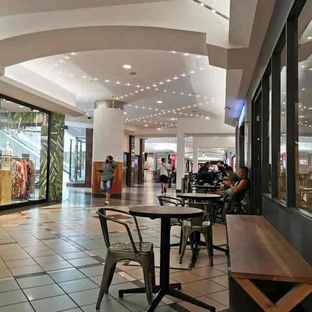 Spacious retail venue in Cavendish Square, ideal for networking events and informal meetings.