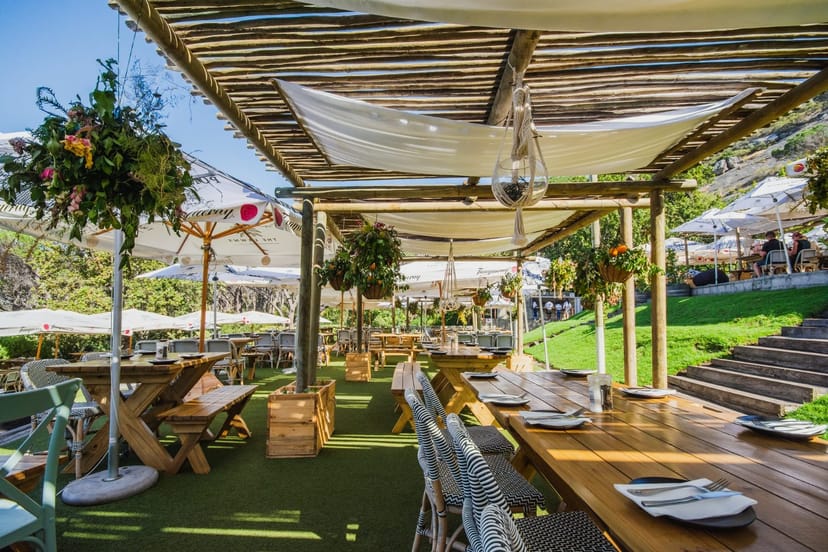 Outdoor event space at Lunch restaurant with greenery, ideal for meetings and gatherings.