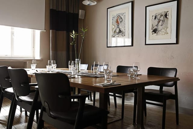 Elegant meeting space at Restaurant Kuu, perfect for professional gatherings and events.