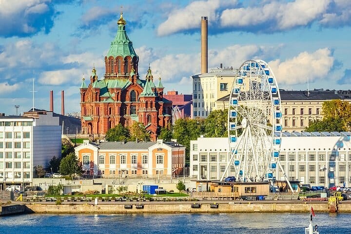 Agora at University of Helsinki with iconic church, ideal for events and exhibitions.