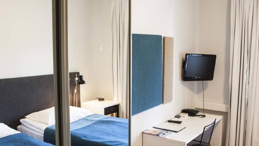 Elegant hotel room with twin beds, perfect for conferences and business trips.