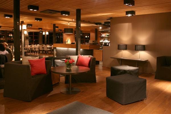 Modern lounge area in Ravintola Casa Mare, perfect for networking events and meetings.
