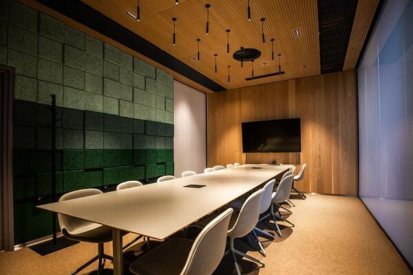 Modern conference room at Ravintola Casa Mare with ergonomic seating for meetings.