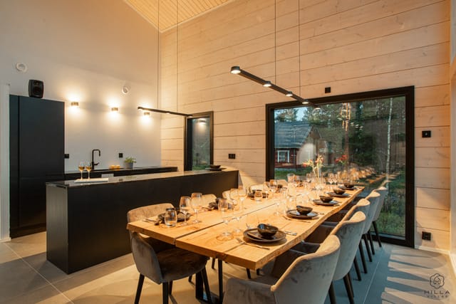 Sophisticated dining area in Hilla Villas, ideal for corporate retreats and gatherings.