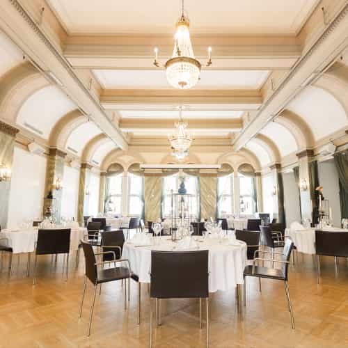 Elegant dining setup in Rantapuisto's Kellari basement for upscale events.
