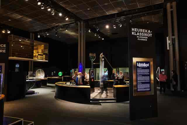 Dynamic Heureka exhibition space with modern displays for interactive events and workshops.