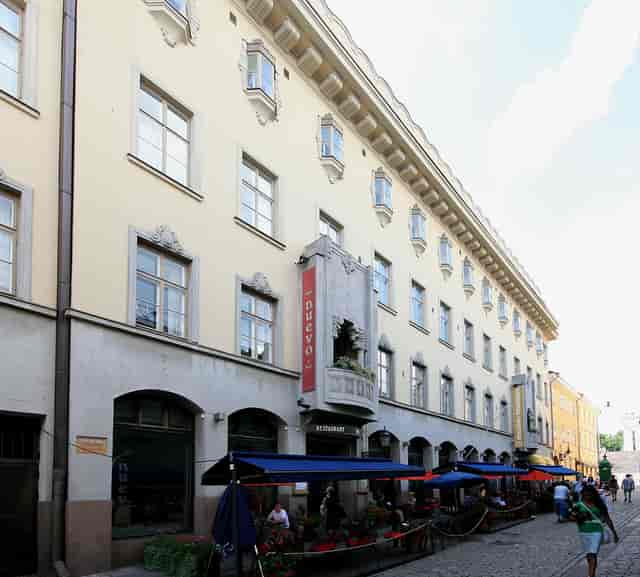 Alt text: "Kasari 80s room in Helsinki - elegant venue for events and meetings."