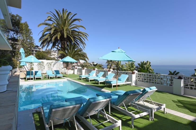 Serene outdoor entertainment room with pool and vibrant palm trees for events.
