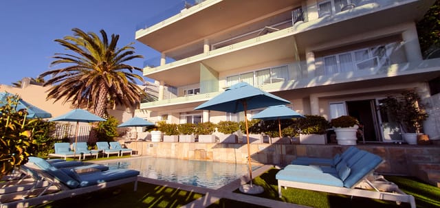 Entertainment Room at The Clarendon - stylish venue with pool for outdoor events.