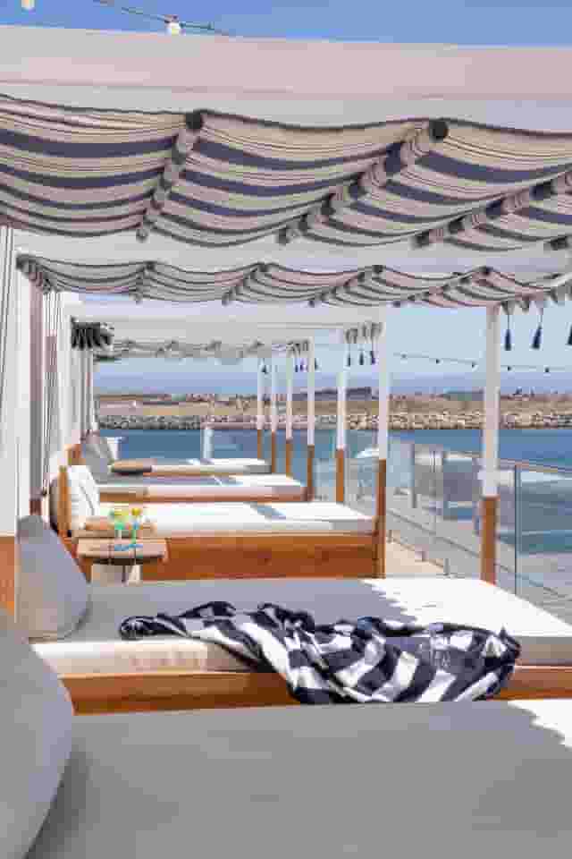 Champagne Deck