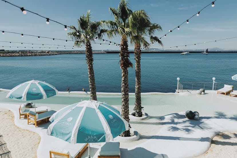 Champagne Deck at Cabo Beach Club: scenic venue for corporate retreats and social events.