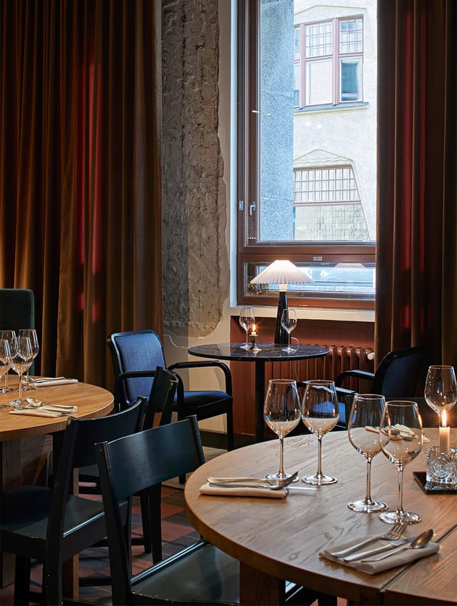 Elegant dining area in Restaurant Bank, perfect for intimate gatherings and corporate events.