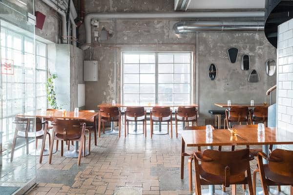 Modern dining space at Pizzeria Via Tribunali, ideal for intimate gatherings and meetings.