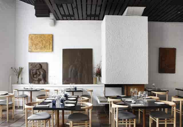 Modern dining space at Ravintola Ateljé Finne, ideal for intimate dinners and events.