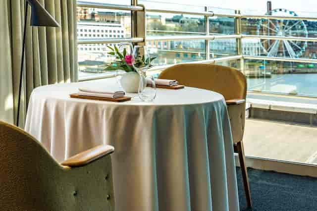 Elegant dining table at Palace Restaurant, perfect for meetings and intimate events.