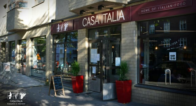 Casa Italia restaurant exterior with outdoor seating, perfect for dining events and gatherings.