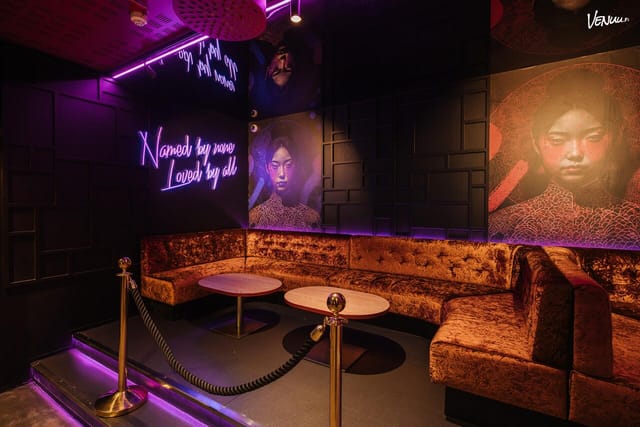 Contemporary meeting space with plush seating at NoName Theatre for creative events.