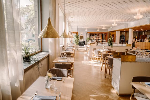 Restaurant Hall