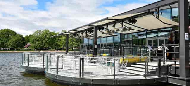 Modern outdoor restaurant patio at Meripaviljonki, ideal for events and gatherings.