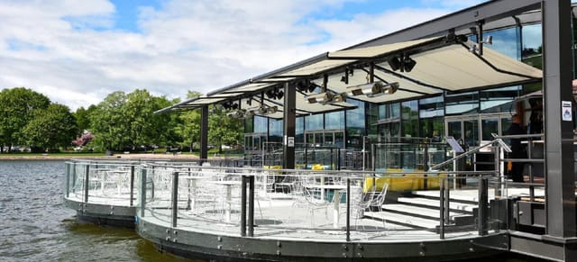 Modern outdoor restaurant patio at Meripaviljonki, ideal for events and gatherings.