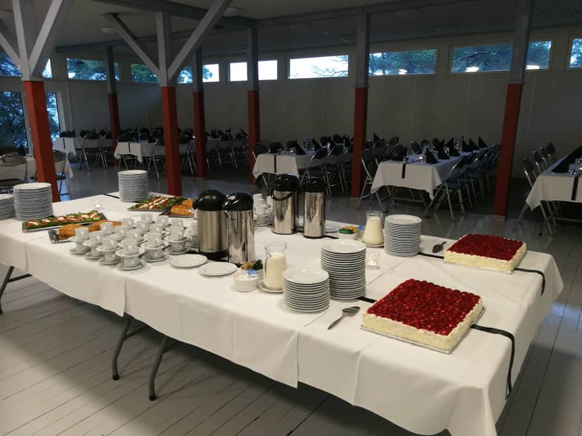 Catering setup at Ateljé Hall with dessert display for events in Hietsun Paviljonki.