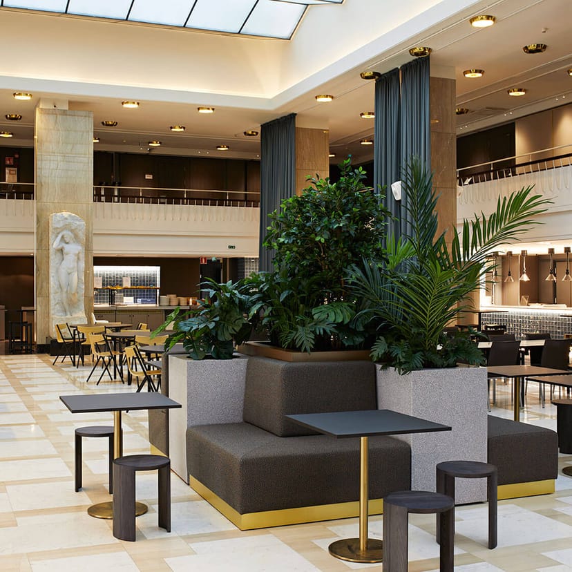 Modern Main Hall in Tapahtumatalo Bank, ideal for meetings and events with elegant design.