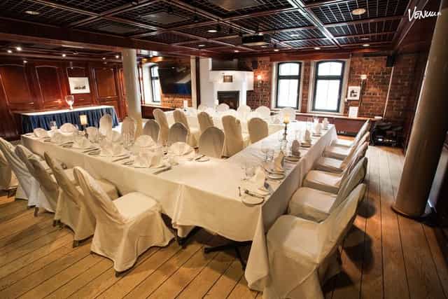 Elegant banquet setup with white linens at Restaurant Sipuli for corporate events or celebrations.