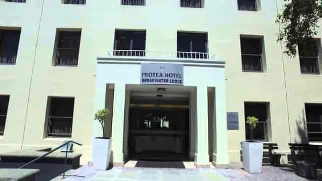 Entrance of Breakwater Lodge, elegant facade for corporate events and meetings.
