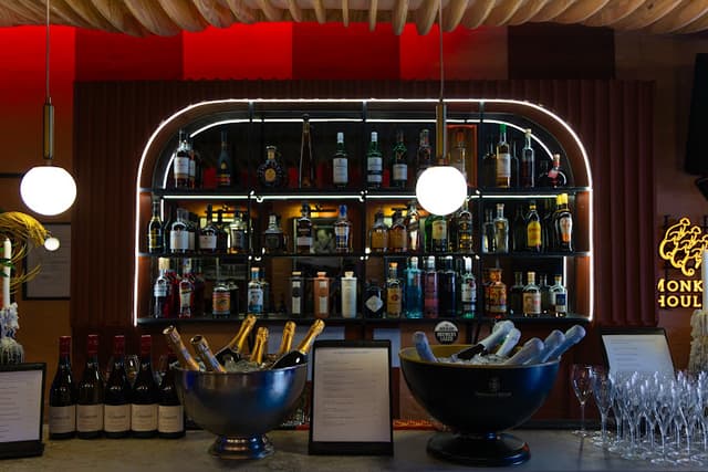 Cocktail bar