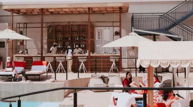 Stylish outdoor pool bar at Cape Grace, perfect for luxury events and social gatherings.