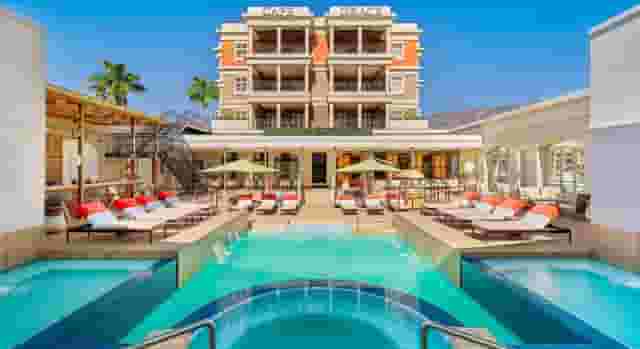Pool Bar