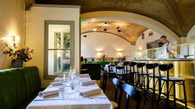 Elegant restaurant in Hotel Haven, perfect for intimate gatherings and corporate meetings.