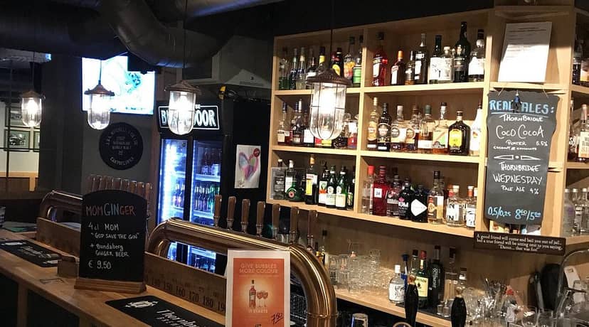 PUB BLACK DOOR, Helsinki - Restaurant ...