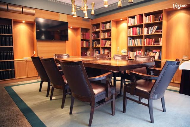 Elegant meeting room in Kirjasto, Paasitorni for workshops and gatherings.