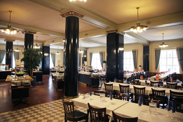 Restaurant Hall