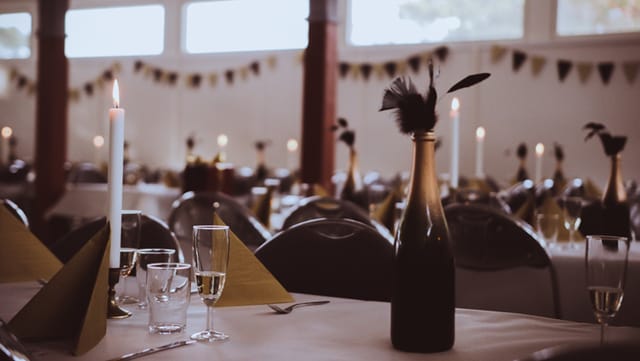 Elegant banquet setup at Aula ja keittiö for formal events, featuring candlelit ambience.
