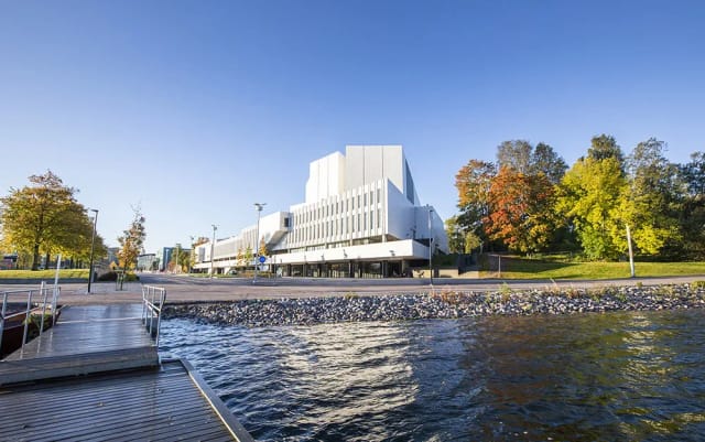 Alt tag: Main Building at Finlandia Hall, modern event venue by waterfront, ideal for weddings and conferences.