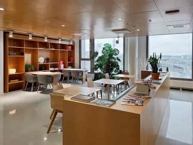 Modern meeting room in Pasilan Linkki, ideal for networking and brainstorming sessions.