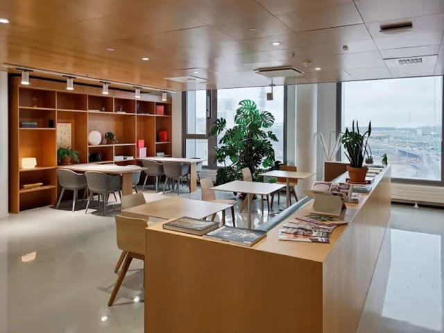 Modern meeting room in Pasilan Linkki, ideal for networking and brainstorming sessions.