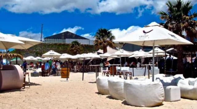 Café & Beach