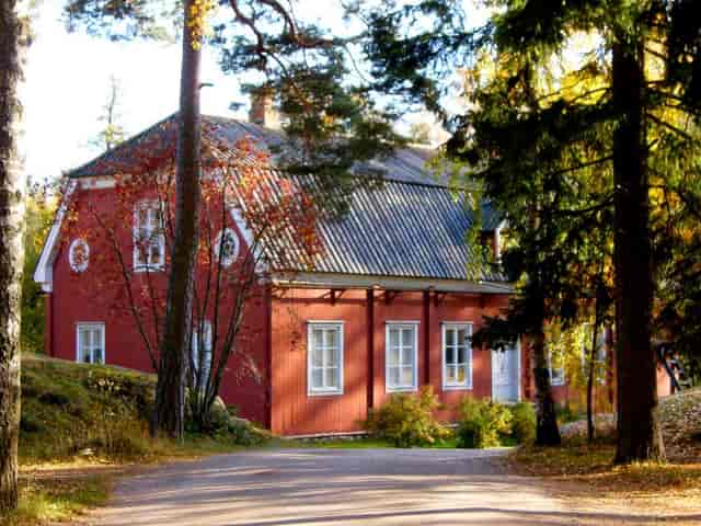Rustic Parsonage venue in Seurasaari for intimate gatherings and retreats.