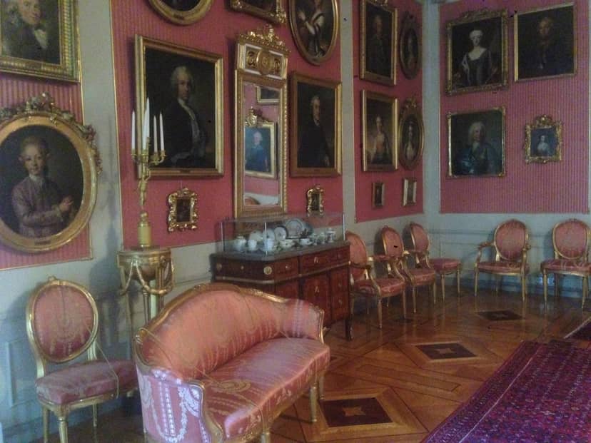 Elegant room for high-end meetings at Sinebrychoff Art Museum, perfect for events.