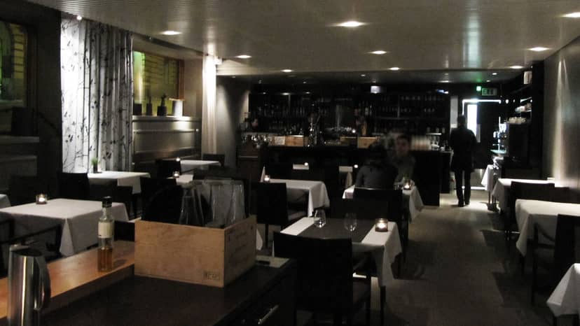 Sophisticated dining space in Ravintola Olo for intimate gatherings and corporate events.